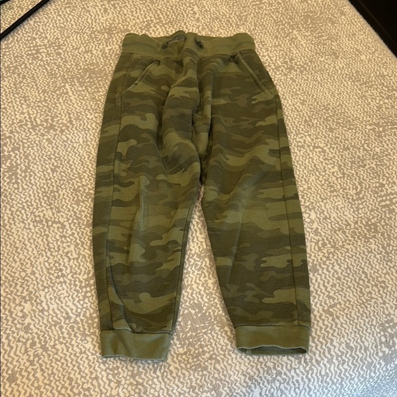 Eddie Bauer Green Camouflage Sweatpants - Picture 1 of 1